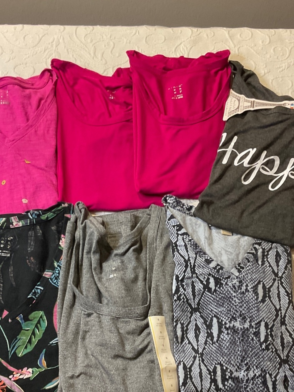 Bundle of 7 Women’s XS/S Short Sleeve Tee’s. MICHAEL Michael Kors/ anewday/FP.